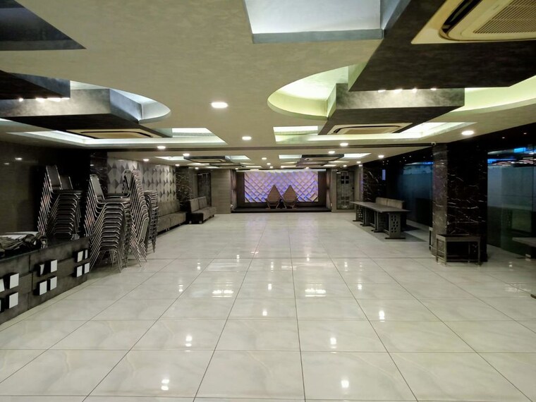  Parking, science city Commercial Showroom 8000 Sq.Ft. In Science City Ahmedabad 10303993