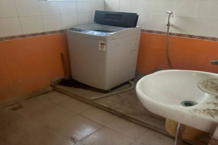 Bathroom, ashoka enclave 1 Bedroom 300 Sq.Ft. Builder Floor In Ashoka Enclave Faridabad 10304217