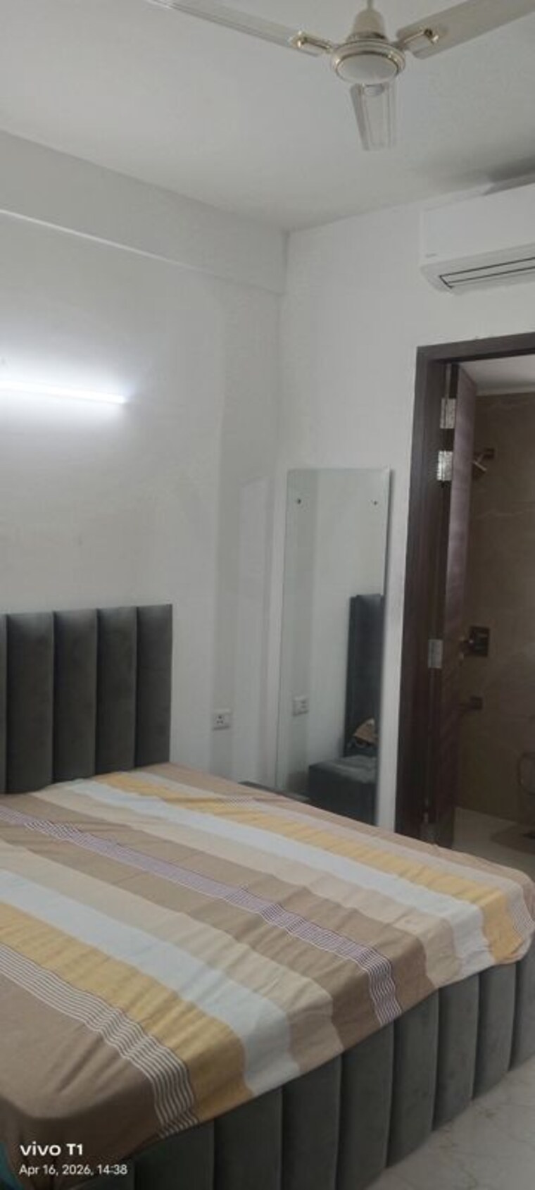 Room, smart-world-orchard 3.5 Bedroom 1650 Sq.Ft. Builder Floor In Sector 61 Gurgaon 10304206