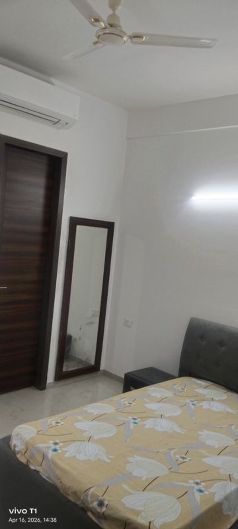 Room, smart-world-orchard 3.5 Bedroom 1650 Sq.Ft. Builder Floor In Sector 61 Gurgaon 10304206