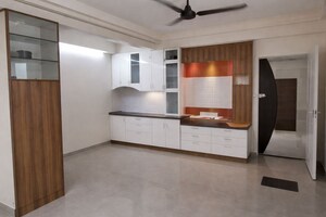 Room in 3 BHK Apartment at Maharishi Puram Colony – for Sale