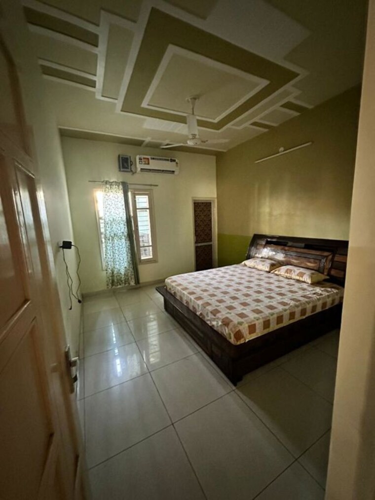 Room, ludhiana chandigarh hwy 4 Bedroom 200 Sq.Yd. Independent House In LudhianA Chandigarh Hwy Mohali 10304264