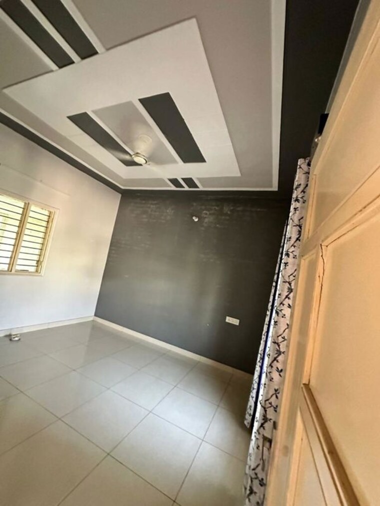 Room, ludhiana chandigarh hwy 4 Bedroom 200 Sq.Yd. Independent House In LudhianA Chandigarh Hwy Mohali 10304264