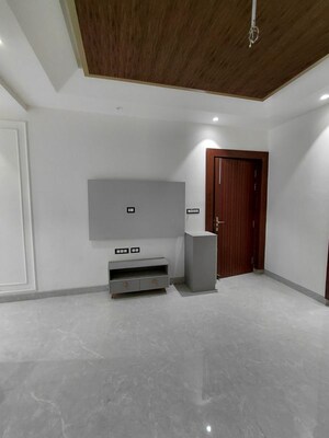 Room in 3 BHK Builder Floor at BPTP District Faridabad, Sector 81 – for Sale