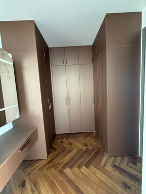 Furnished Amenities in 3.5 BHK Apartment at Shalimar Belvedere Court, Gomti Nagar – for Rent