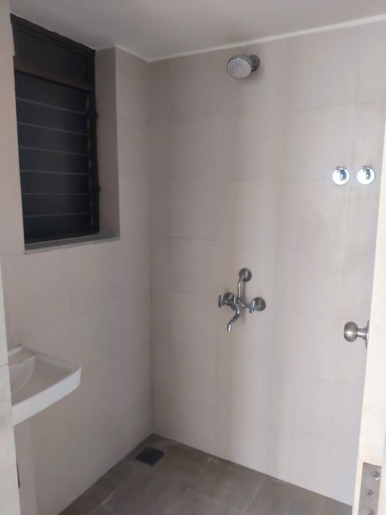 Bathroom, lodha-vista 1 Bedroom 535 Sq.Ft. Apartment In Lower Parel Mumbai 10304279