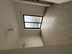 Room in 3.5 BHK Apartment at Ireo Skyon, Sector 60 – for Rent