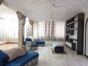 Living Room in 5 BHK Villa at Chembur – for Rent
