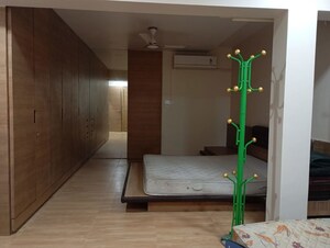 Bedroom in 5 BHK Villa at Chembur – for Rent