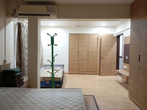Bedroom in 5 BHK Villa at Chembur – for Rent
