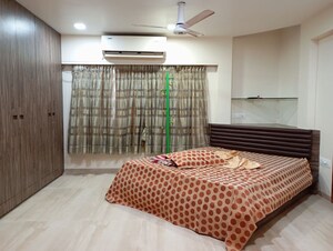 Bedroom in 5 BHK Villa at Chembur – for Rent