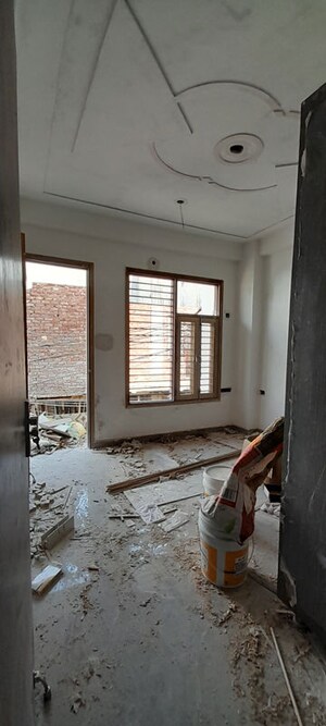 Room in 3 BHK Builder Floor at Dharam Colony – for Sale