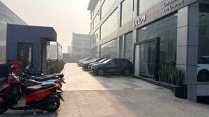  Showroom – Exterior View View at Jahangir Puri - for Rent
