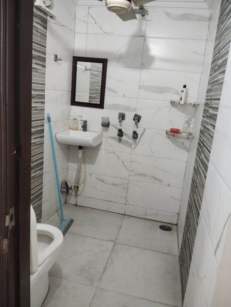Bathroom, rohini 3 Bedroom 1200 Sq.Ft. Apartment In Rohini Delhi 10201270