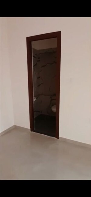 Room in 2 BHK Apartment at Sheth Auris Bliss, Malad West – for Rent