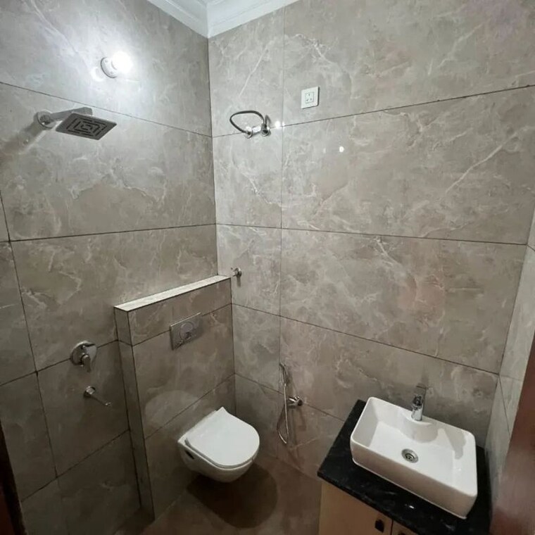 Bathroom, highland-park-chandigarh 3 Bedroom 1800 Sq.Ft. Apartment In Bhabat Zirakpur 10304377