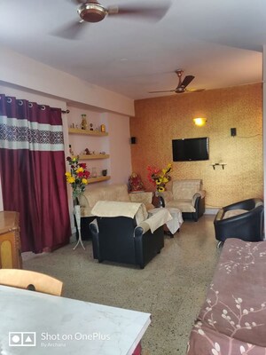 Living Room in 3 BHK Apartment at Bariatu – for Rent