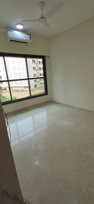 Room in 2 BHK Apartment at K Raheja Ascencio, Chandivali – for Rent