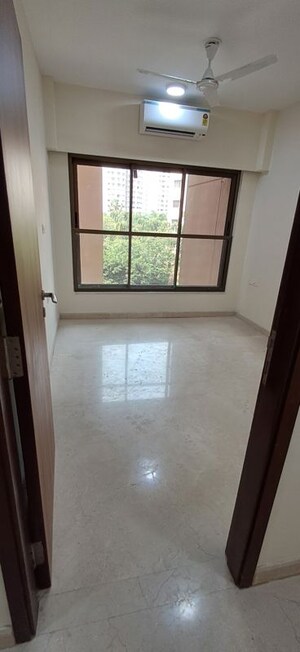 Room in 2 BHK Apartment at K Raheja Ascencio, Chandivali – for Rent