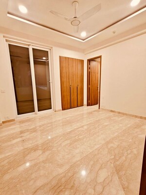 Room in 3 BHK Apartment at Ambience Creacions, Sector 22 – for Rent