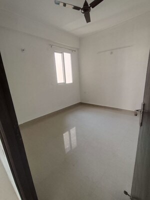 Room in 3 BHK Apartment at Amrapali Crystal Homes, Sector 76 – for Rent