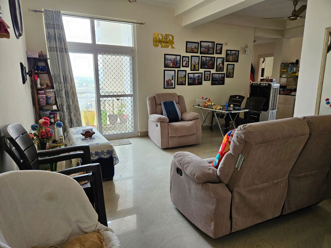 3 BHK + Extra Room Apartment For Sale in Amrapali Zodiac