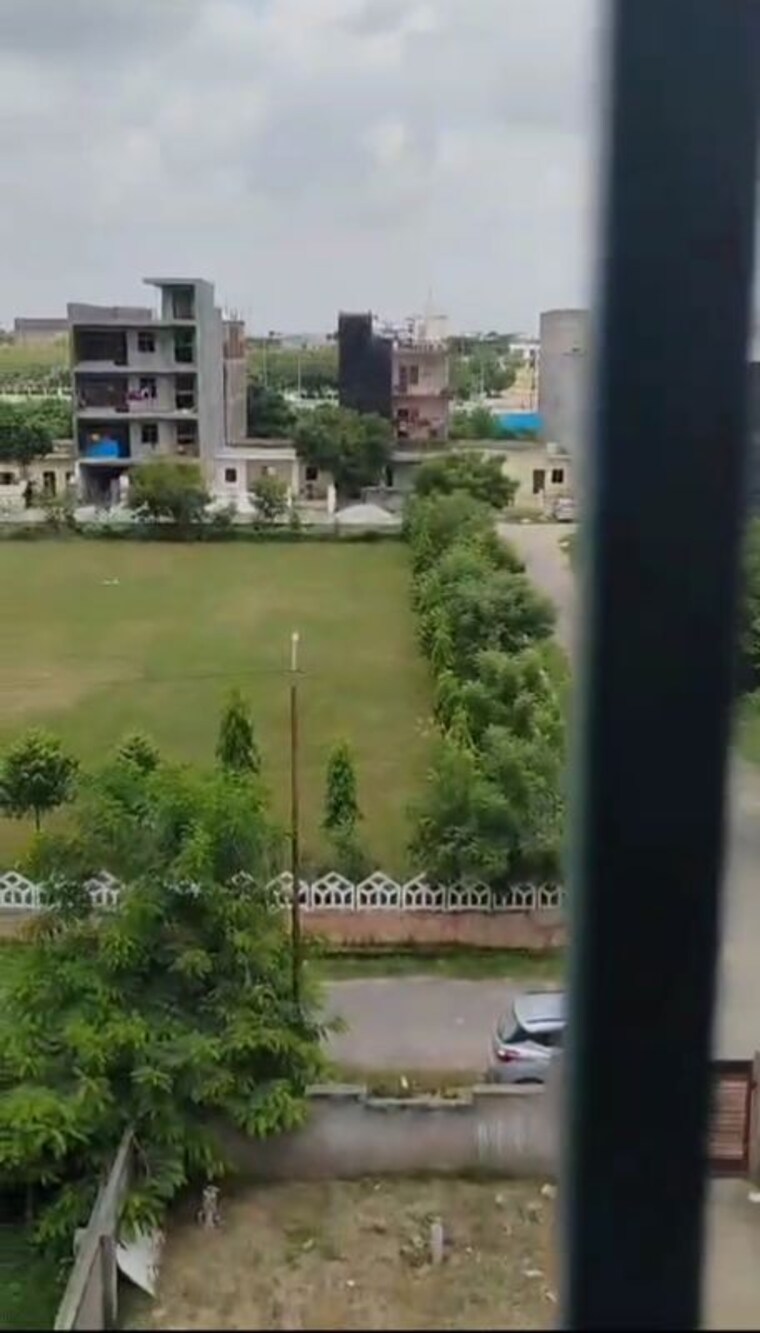 Garden, nirala-greenshire-phase-i 2 Bedroom 1800 Sq.Ft. Apartment In Patwari Greater Noida 9897395