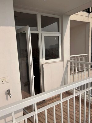 2 BHK Apartment For Rent in Amrapali Riverview, Amrapali Leisure Valley