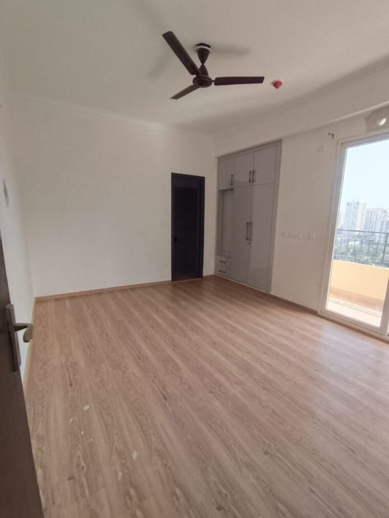 Room, amrapali-crystal-homes 3.5 Bedroom 1700 Sq.Ft. Apartment In Sector 76 Noida 10304578