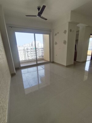 Room in 3.5 BHK Apartment at Amrapali Crystal Homes, Sector 76 – for Rent
