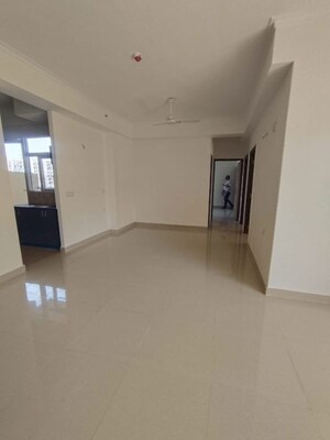 Room in 3.5 BHK Apartment at Amrapali Crystal Homes, Sector 76 – for Rent