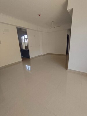 Room in 3.5 BHK Apartment at Amrapali Crystal Homes, Sector 76 – for Rent