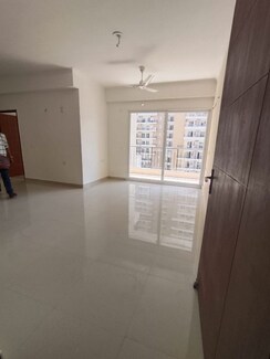3.5 BHK + Servant Room Apartment For Rent in Amrapali Crystal Homes
