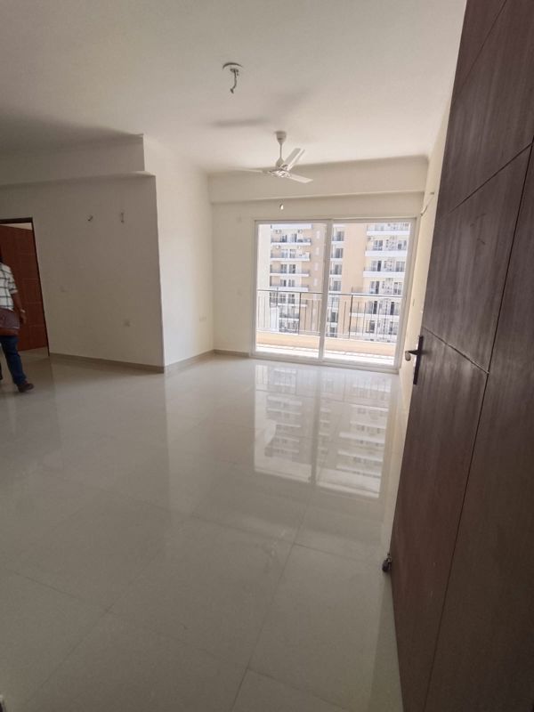 3.5 BHK + Servant Room Apartment For Rent in Amrapali Crystal Homes