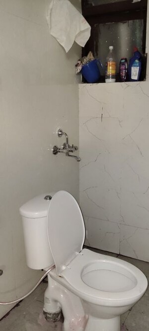 Bathroom in 3 BHK Builder Floor at Amolik Plaza 81, Sector 81 – for Rent