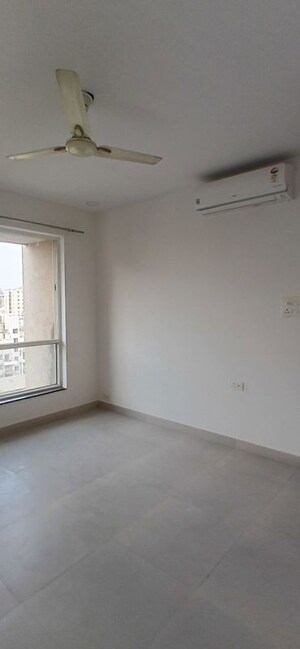 Room in 1 BHK Apartment at Amanora Future Towers, Hadapsar – for Sale