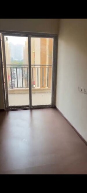 Room in 4 BHK Apartment at Amrapali Centurian Park, Tech Zone 4 Greater Noida – for Sale