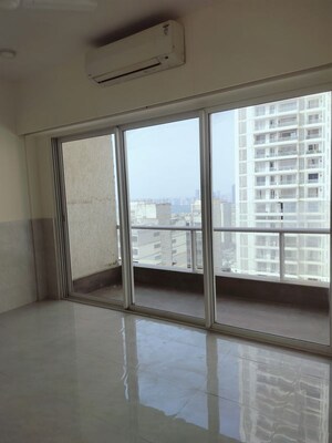 Room in 3 BHK Apartment at Omkar Alta Monte, Malad East – for Rent