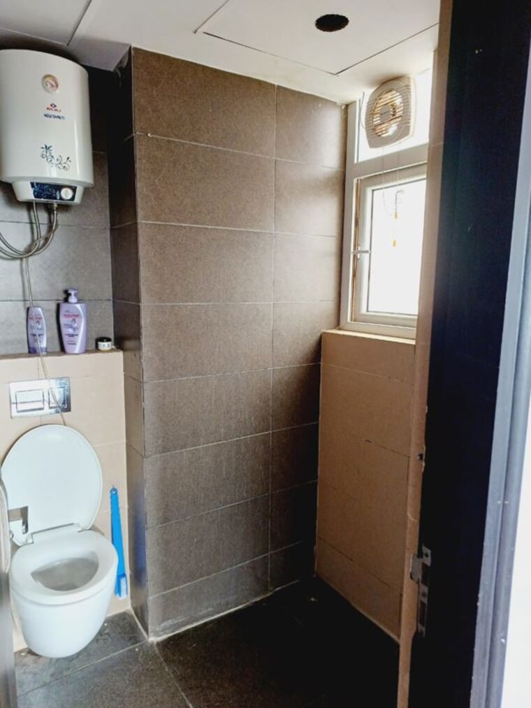 Bathroom, paras-irene 3 Bedroom 2150 Sq.Ft. Apartment In Sector 70a Gurgaon 10305380