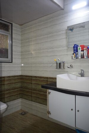 Bathroom in 2 BHK Apartment at Malabar Apartments, Malabar Hill – for Sale