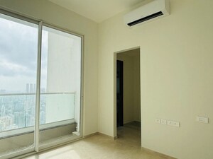 Room in 4 BHK Apartment at Omkar Alta Monte, Malad East – for Rent