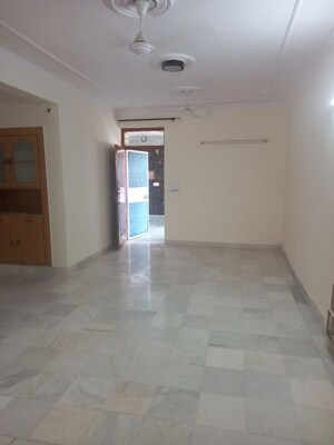 Room in 3 BHK Apartment at Sector 6 Dwarka – for Rent