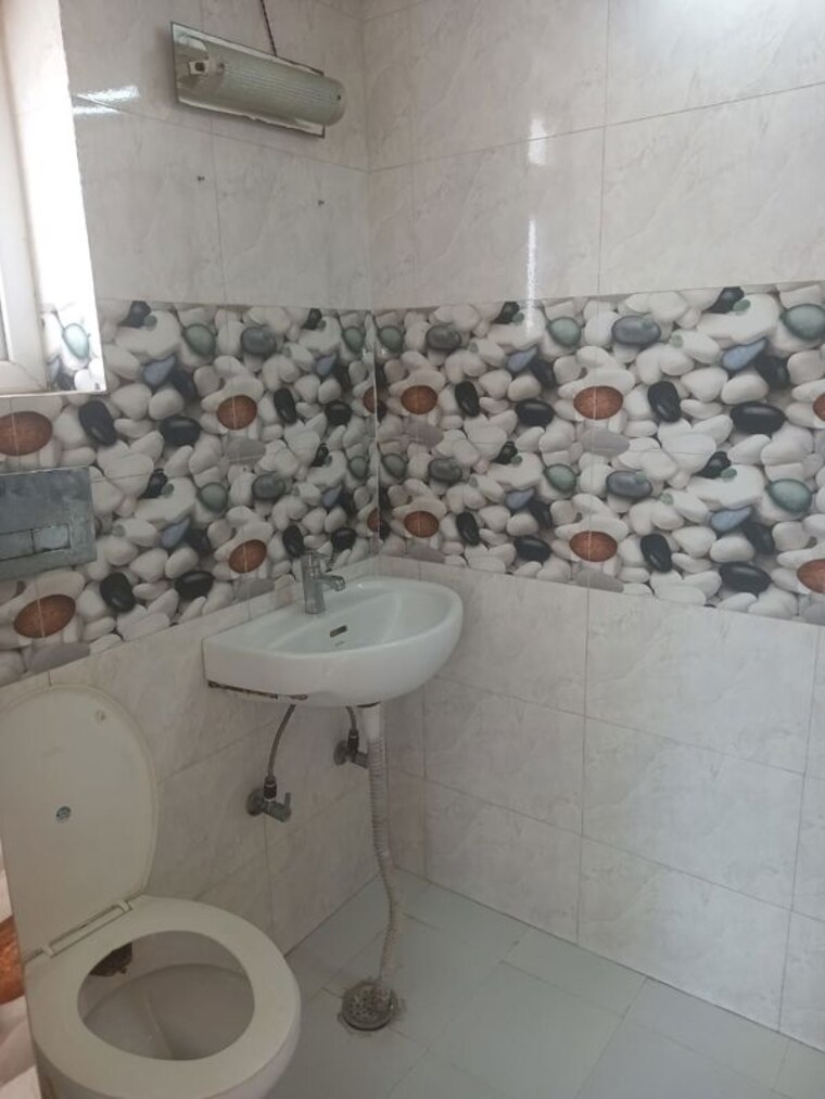Bathroom, sector 6 dwarka 3 Bedroom 1600 Sq.Ft. Apartment In Sector 6 Dwarka Delhi 10265649