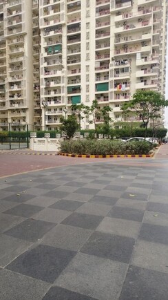 3.5 BHK + Pooja Room,Servant Room Apartment For Sale in Mahagun Moderne