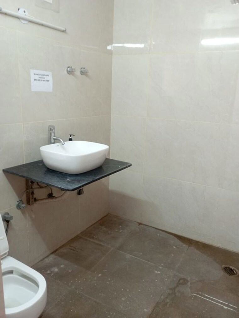 Attached Bathroom, dwarka 3 Bedroom 1700 Sq.Ft. Apartment In Dwarka Delhi 10301079