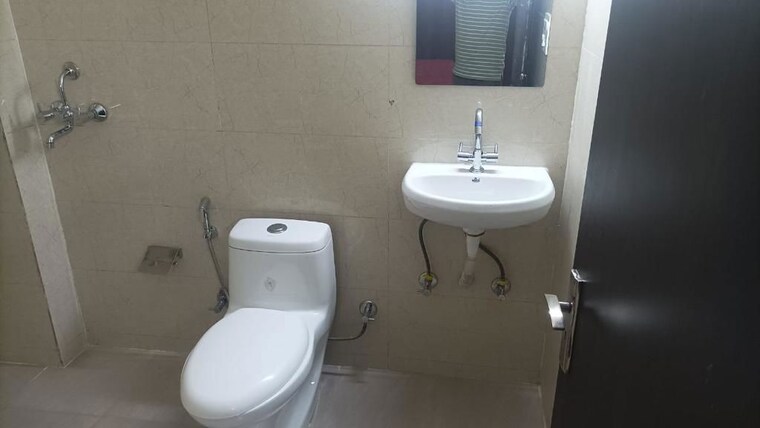 Bathroom, sector 51 3 Bedroom 1800 Sq.Ft. Builder Floor In Sector 51 Gurgaon 10301970
