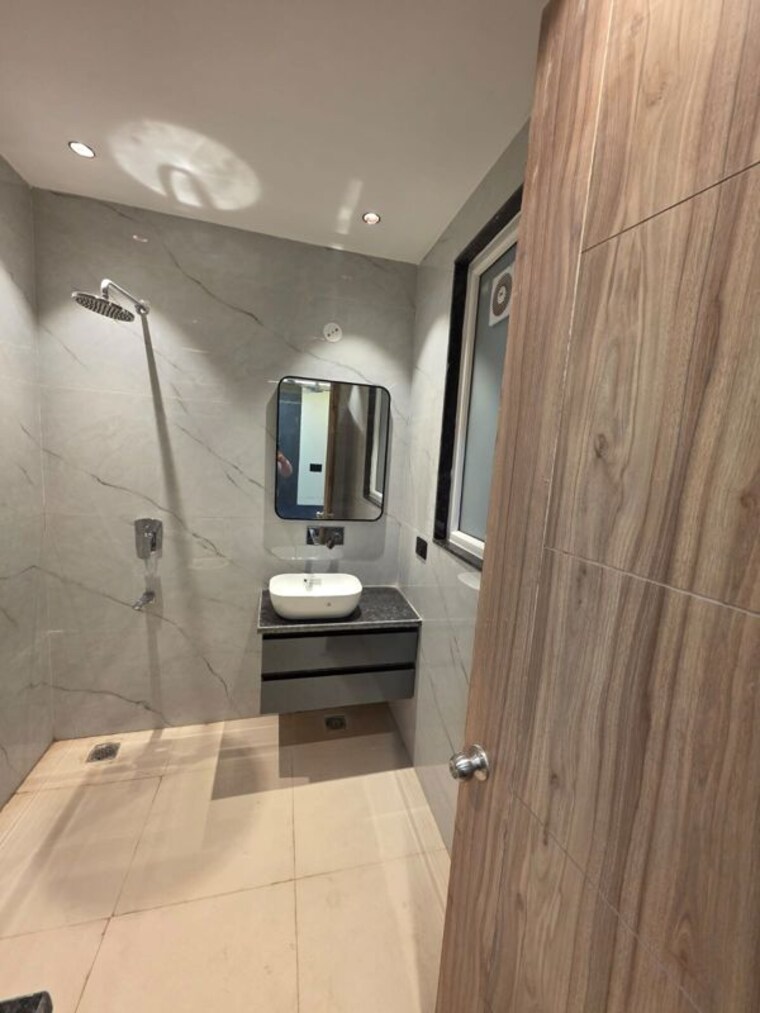 Bathroom, sector 45 1 Bedroom 550 Sq.Ft. Builder Floor In Sector 45 Gurgaon 10279855