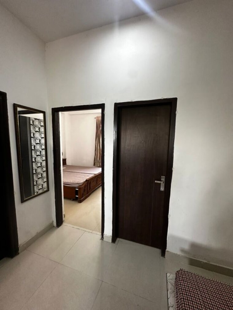 Room, sector 52 2 Bedroom 1000 Sq.Ft. Builder Floor In Sector 52 Gurgaon 10276862