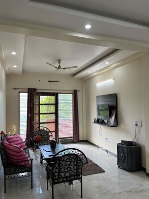 Living Room in 3 BHK Builder Floor at Sector 45 – for Rent