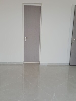 Room in 3 BHK Apartment at Mirchandani Triton, Santacruz West – for Sale